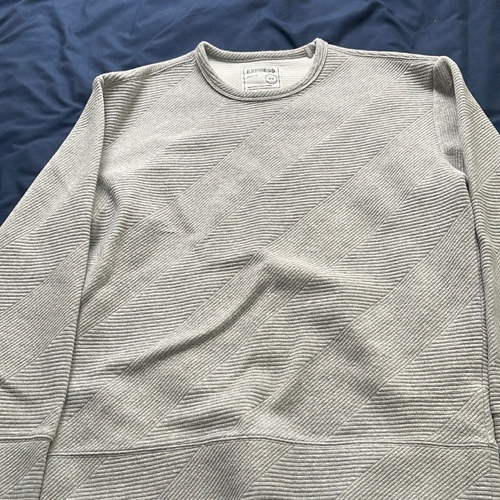 Medium size, gray expression crew neck